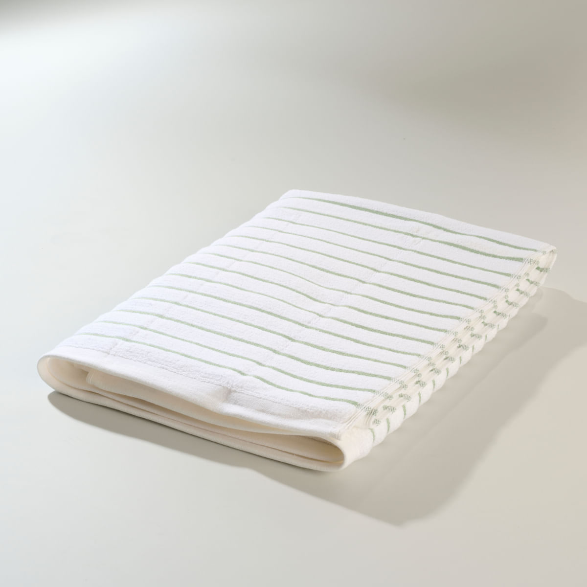 03 12 0037 Toalha de Praia Breton Stripes Me Branco Verde Sage 001.jpg